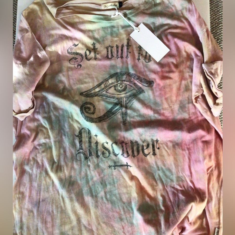 NEW! Rare the laundry room discover tee